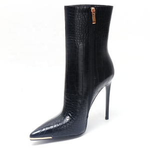Botas Negras Sexys Cortas con Punta Metálica y Tacón Alto, Estampado Animal, Cierre Lateral, Talla Grande 10.5, Otoño Invierno 2021 - Product Image 2