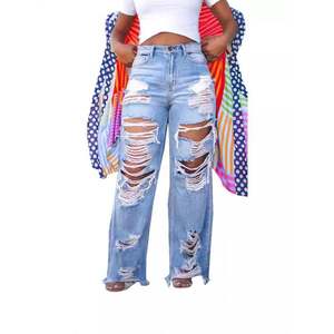 Jeans da donna strappati, lavati e strappati con orlo crudo - Product Image 1