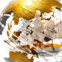 Les globes universels lumineux verticaux de 25cm de Offre Spéciale d'usine de Wellfun sont utilisés pour décorer le globe terrestre de bureau