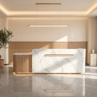 Comptoir de réception moderne en marbre avec façade en lattes de bois et finition dorée pour hôtel, salon, bureau, clinique - Vente en gros de mobilier