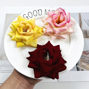 Cabezas de Rosa de Terciopelo de 9 cm de Diámetro, Flores Artificiales de Seda para Decoraciones de Boda y Adornos para el Hogar - Product Image 1