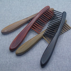Peigne à dents larges en bois massif multicolore de qualité supérieure, en bois de santal naturel et en <span class=keywords><strong>acajou</strong></span>, pour démêler les <span class=keywords><strong>cheveux</strong></span> bouclés - Product Image 2
