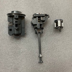 Toyota Highlander <b>Lock</b> Cylinder 69005-0E040 Cylindrical Zinc Plated With 2 <b>Keys</b> - Product Image 2