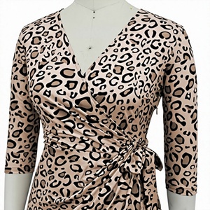 Vestido cruzado hasta la rodilla con estampado de leopardo, cuello en V, manga tres cuartos, ajustado y con detalle fruncido para fiesta, ropa de otoño - Product Image 4