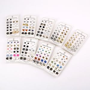 Offre Spéciale : Ensemble de Boucles d'Oreilles Femme, 12 Paires Assorties, Zircon, Cristal, Fleur, Laiton Doré avec Perles et Diamants - Product Image 4