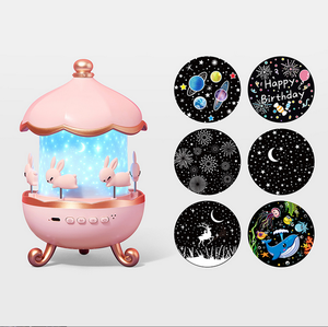 Cadeau de Noël pour enfants Boîte à musique <span class=keywords><strong>rotative</strong></span> à 360 degrés Cabanes tournantes Projecteur d'étoiles nébuleuses Lampe de <span class=keywords><strong>projection</strong></span> de dessins animés LED Lampe de nuit rechargeable - Product Image 1