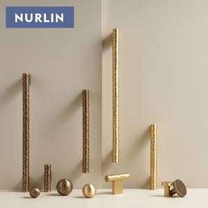 Nurlin Handgefertigte Schrank- und Schubladenknöpfe aus Massivem Messing mit Hammerschlagmuster, Lange Griffe für Möbel und Kleiderschränke in Mattgold und Antikbronze - Product Image 6
