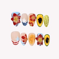 Ongles en acrylique à presser, forme amande, longueur courte, motifs perles dorées, soleil, étoile, rayures, options de logo personnalisables pour les ongles.