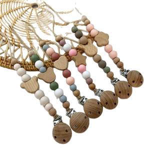 Catenella Portaciuccio in Silicone e Faggio con Clip, Personalizzabile con Nome Inciso, Design Antiscivolo in Legno Naturale per Neonati in Fase di Dentizione - Product Image 6