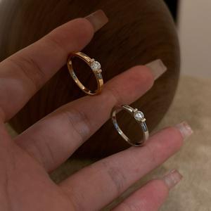 Anillo de Plata Pura S925, Anillo de Lujo Ligero con un Solo Diamante Suspendido en Forma de U, Anillo de Moda con Temperamento de Nicho de Lujo Suave - Product Image 1