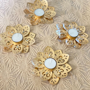 Portavelas de metal floral hecho a mano indio para bodas y Navidad para decoraciones de Diwali y velas de té - Product Image 1