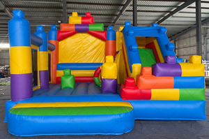 Professionele Fabrikant Pvc Opblaasbare Kasteel Uitsmijter Glijbaan Bouwsteen Thema Voor Kinderen En Volwassenen Met Blower Accessoire - Product Image 3