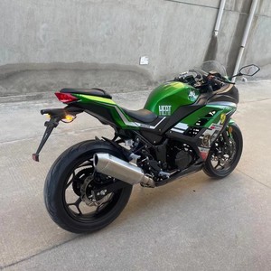 คาวาซากิ นินจา 400 มอเตอร์ไซค์มือสอง น้ำมันเบนซิน สำหรับมือใหม่ ใช้งานได้หลากหลาย  ประเภทมอเตอร์ไซค์สปอร์ต - Product Image 3