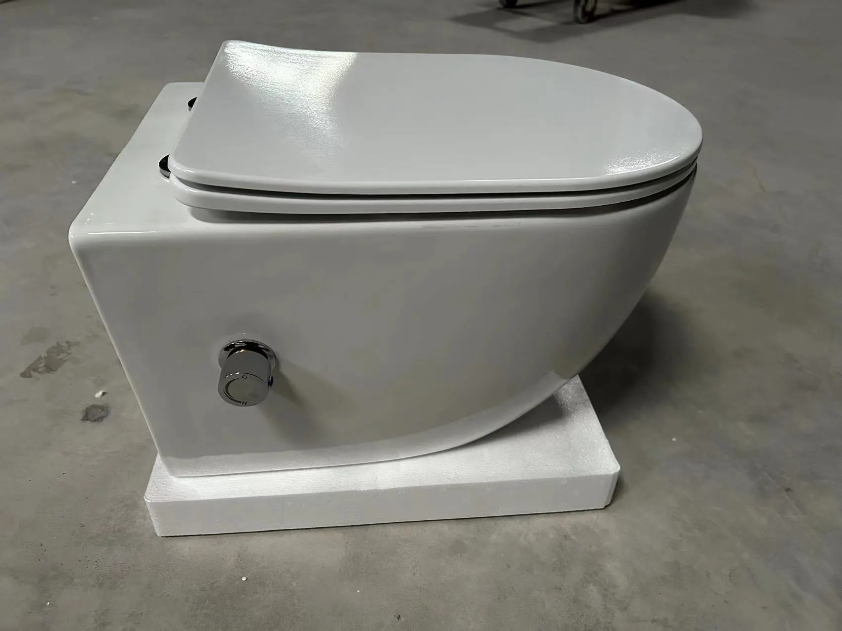 Aidi Vente en gros Toilette suspendue au mur Bidet Cuvette Salle de bain WC Sanitaire Inodoro Armoire à eau sans monture Bidet