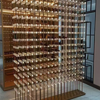 Meuble de bar moderne de luxe personnalisable en acrylique et métal avec éclairage LED pour salle à vin, présentoir à bouteilles pour la maison et les fêtes