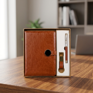 Set de Regalo de Cuaderno de Cuero Marrón con Bolígrafo Metálico y Llavero, Kit Promocional para Oficina y Negocios - Product Image 5