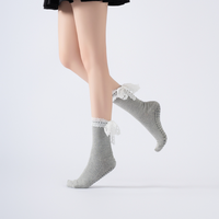 Chaussettes de yoga antidérapantes personnalisées en dentelle avec nœud pour femmes, chaussettes de danse Pilates antidérapantes pour l'automne et l'hiver