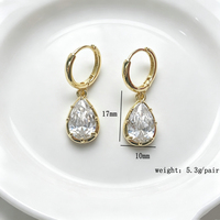 Boucles d'oreilles pendantes en or 18 carats avec pierres de zircone cultivées en laboratoire pour femmes
