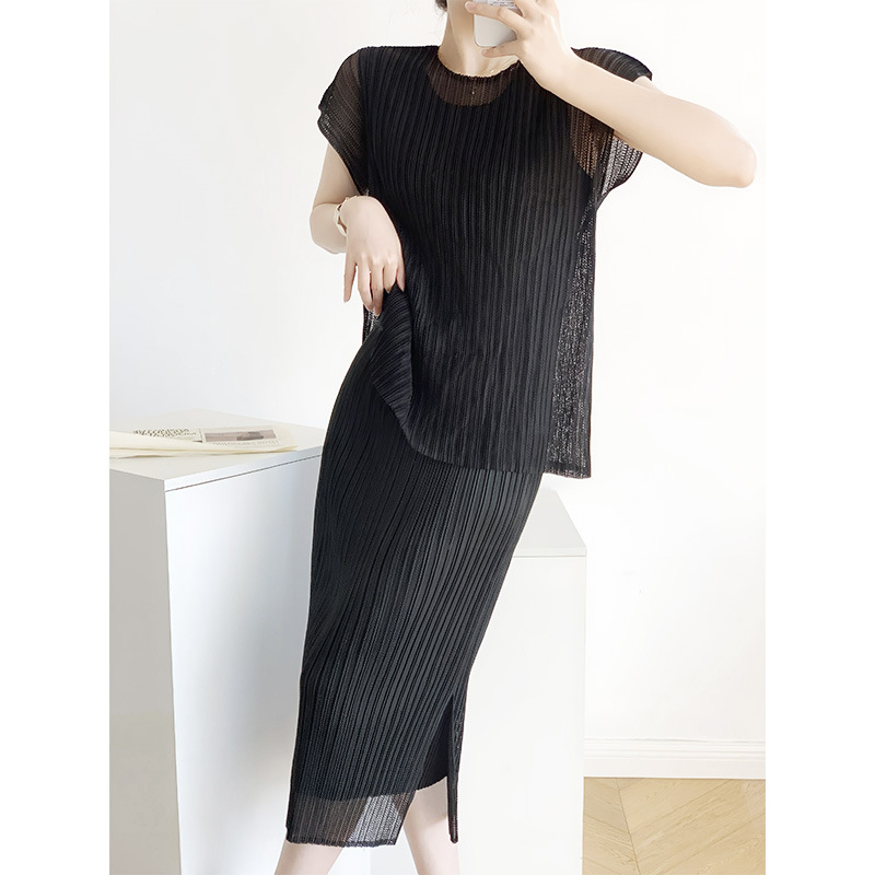Black skirt