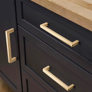 Poignées de meuble modernes en or brossé, poignées de tiroir carrées en Zamak massif, tirants d'angle pour armoire et cuisine, quincaillerie de mobilier - Product Image 1