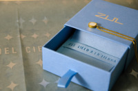 Logotipo personalizado Banner azul bolsa de papel tisú Pull Slide joyero para collar embalaje correo envío artículos de joyería nuevo producto