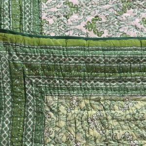 Juego de cama de gasa de algodón orgánico de fabricante indio, edredón hecho a mano Reversible Razai HandBlock impreso Patchwork Warm HomeQuilt - Product Image 1