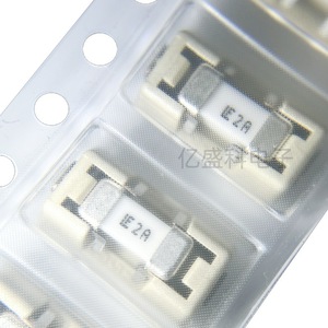 Fusible céramique à action rapide Littelfuse 1808 2A 125V à passage traversant à usage unique - Product Image 1