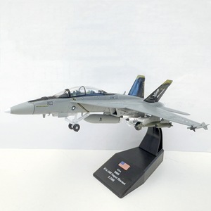 โมเดลเครื่องบินรบอเมริกัน F-18B สไตรค์ไฟท์เตอร์ ขนาด 1:100 ทำจากโลหะผสม บรรจุในกล่องสี - Product Image 5