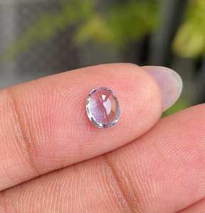 0.79 กะรัต 6.2 x 4.9 มม. |   ไพลินธรรมชาติ |   ไพลินแบบเม็ดเดี่ยว |   รูปทรงวงรี |   ไพลินเขียว - Product Image 3