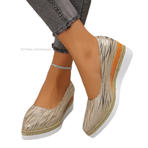 Sandales compensées grande taille pour femme, nouveau style d'été, à plateforme, à rayures européennes et américaines, plates à enfiler à bout peu profond - Product Image 5