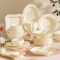 Service de table en porcelaine céramique pour 10 personnes, style européen, dentelle en relief, assiettes et bols de haute qualité, élégant et luxueux, pour un usage quotidien à la maison