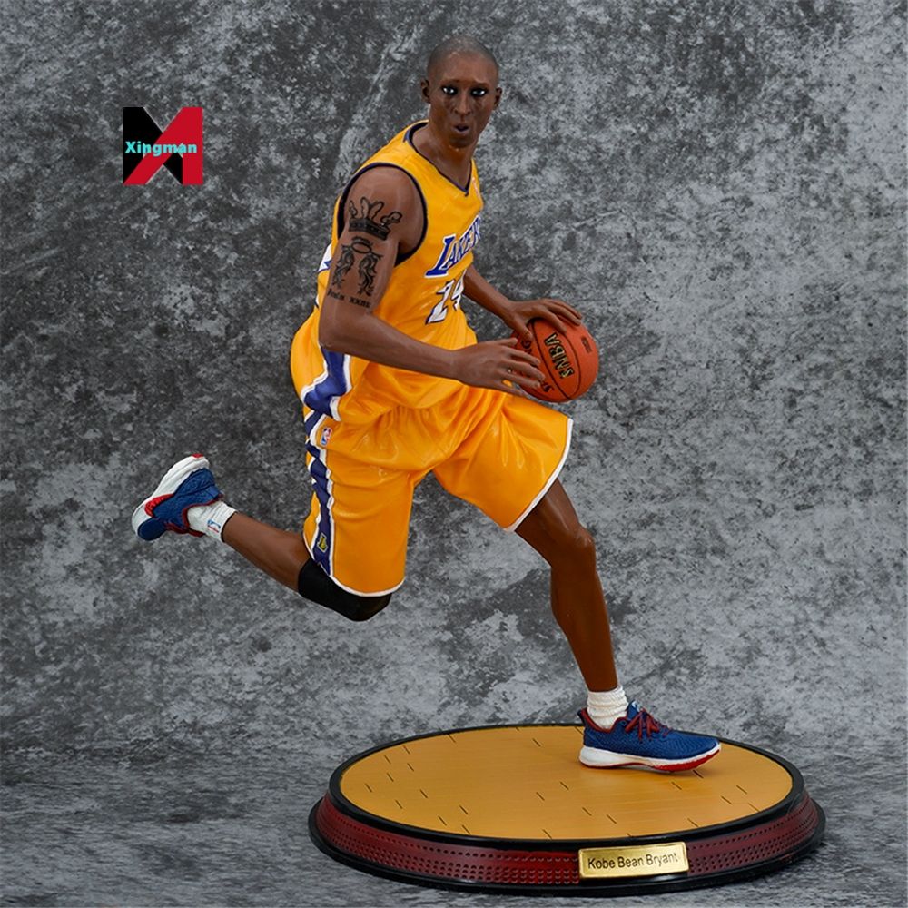 バスケットボール ブラックマンバ ドリブル イエロー服 24番 コビー