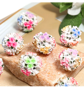 Novedad: Cadena <span class=keywords><strong>de</strong></span> cuentas <span class=keywords><strong>de</strong></span> arcilla suave con incrustaciones <span class=keywords><strong>de</strong></span> diamantes <span class=keywords><strong>de</strong></span> colores en forma <span class=keywords><strong>de</strong></span> bola <span class=keywords><strong>de</strong></span> flor <span class=keywords><strong>de</strong></span> rosa, accesorios DIY para teléfono, llavero, bolso y bolígrafo. - Product Image 1