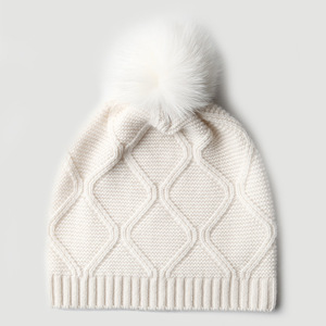 Bonnet en cachemire tricoté géométrique pour femme avec pompon, chaud, pour l'hiver, décontracté, en maille torsadée, vente en gros - Product Image 1