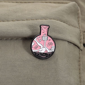 เข็มกลัดเคลือบรูปแมวสีดำรูปคิตตี้แบบกอธิคเข็มกลัดติดปกเสื้อของขวัญสำหรับเพื่อนเด็ก - Product Image 3