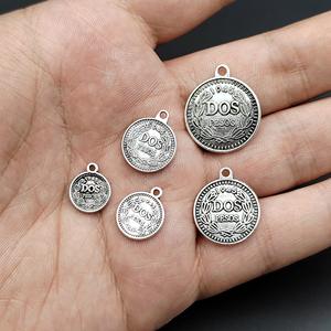 Vente en gros de collier rond tête de reine pièce de monnaie en forme de médaillon pour la fabrication de bijoux pendentifs à breloque - Product Image 1