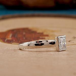 Magnifiques bagues en diamant créées dans des collections de joaillerie fine pour mettre en valeur la brillance et le luxe de chaque diamant. - Product Image 1