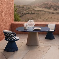 Ensemble de meubles en métal minimaliste pour l'extérieur, trois pièces, design moderne, style nordique, table et chaises pour patios et hôtels