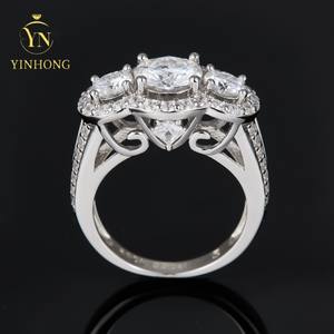 Klassischer 2ct Oval Brilliant Moissan ite Diamantring mit Vvs Oval Moissan ite Modischer leichter Luxus Ehering - Product Image 3