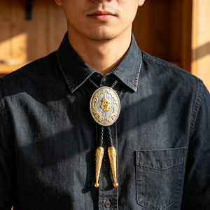 Cravate Bolo Western avec pendentif ovale en forme de cheval, finition métallique bicolore, cordon en cuir tressé, style classique, accessoire à porter au quotidien - Product Image 2