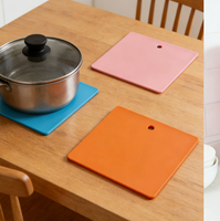 Sous-plat carré en silicone facile à nettoyer, épais, isolant thermique, protection de table, tapis de cuisine polyvalent pour la cuisson et la pâtisserie
