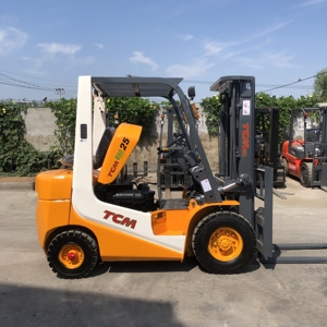 Montacargas Diésel TCM Usado de 2.5 Toneladas en Oferta, Altura de Elevación de 4m/4.5m/5m/6m, Colocación de Carga Eficiente en Espacios Reducidos - Product Image 2