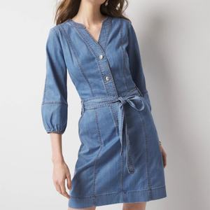 Robe d'été en jean pour femmes tendance, col en V, bleu clair délavé, mini-robe décontractée - Product Image 1