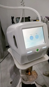 Dispositivo de belleza láser de tulium de 1927nm, rejuvenecimiento de la piel, máquina de ajuste de vagina antienvejecimiento - Product Image 2