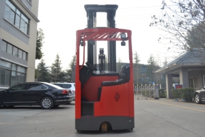Camión de Carga Pesada de 2000 kg |   Altura de Elevación de 12 m |   Cabina de Operador con Asiento |   Montacargas para Almacenamiento en Almacén - Product Image 2