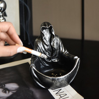 Cendrier haut de gamme, étonnant et mystérieux, en forme d'homme vêtu de noir, pour la maison, le salon, le bureau, ou comme objet décoratif.