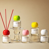 Diffuseur à bâtonnets en verre transparent 50 ml avec bouchon boule coloré et bâtonnets assortis, pour commande en gros, OEM ODM, pour cadeau de mariage