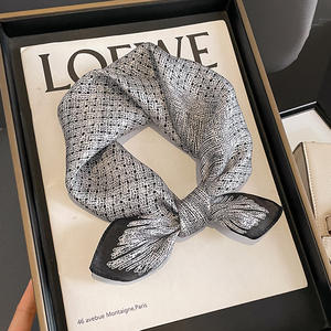 Fabricant 100% foulard carré en soie de mûrier <span class=keywords><strong>Bandana</strong></span> Fashion Summer Printed Pure Silk Neck Tie Short Small Neck Scarf - Product Image 2