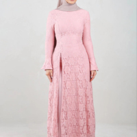 Robe longue élégante et modeste Loriya Abaya à manches évasées en dentelle, idéale pour les mariages islamiques et les soirées, sur mesure pour les femmes musulmanes de Dubaï