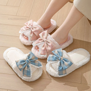 Pantoufles pour femmes, nouveaux modèles, semelle en PVC, pantoufles à nœud pour femmes, pantoufles en fausse fourrure pour femmes, sandales à prix raisonnable - Product Image 1